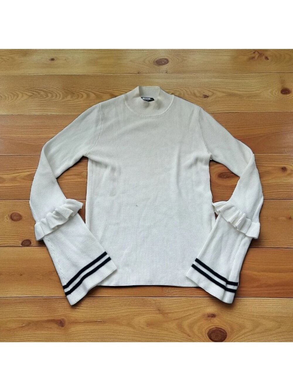 FEW MODA White Bell Sleeve Ribbed Sweater Size Small